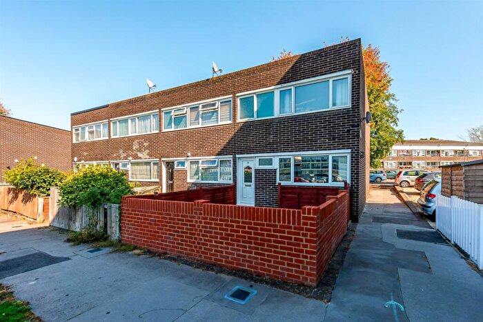 3 Bedroom End Of Terrace House For Sale In Belvoir Close, London, SE9