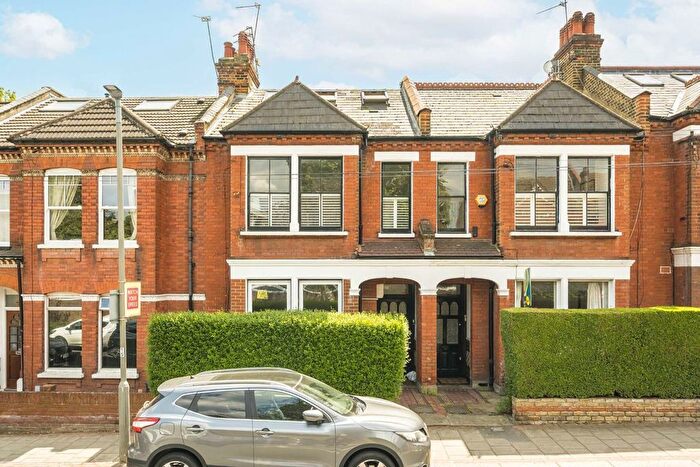 3 Bedroom Maisonette For Sale In Franciscan Road, Tooting, SW17