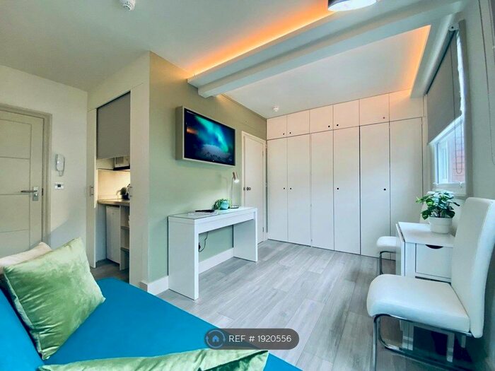 Studio To Rent In Brighton &amp; Hove, Hove, BN3