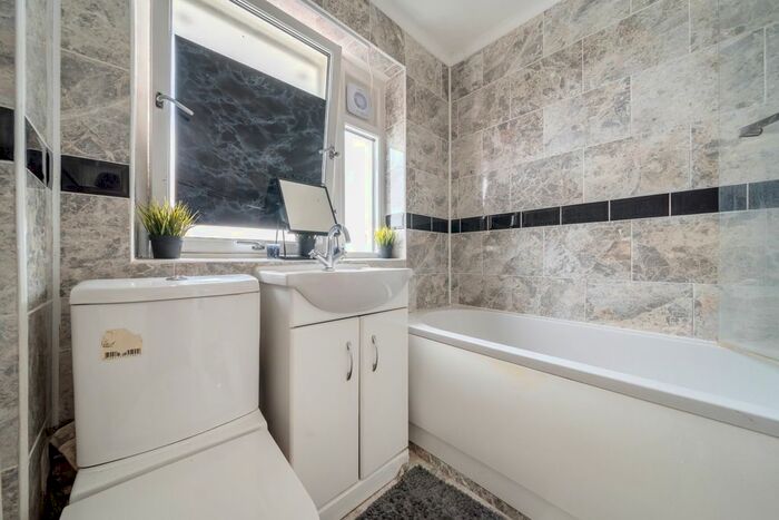 2 Bedroom Flat To Rent In Ann Street, London, SE18