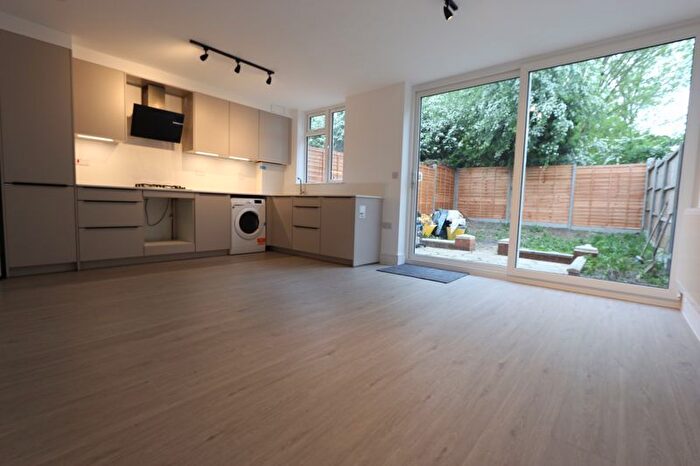 4 Bedroom Property To Rent In Wood Close, Hatfield, AL10