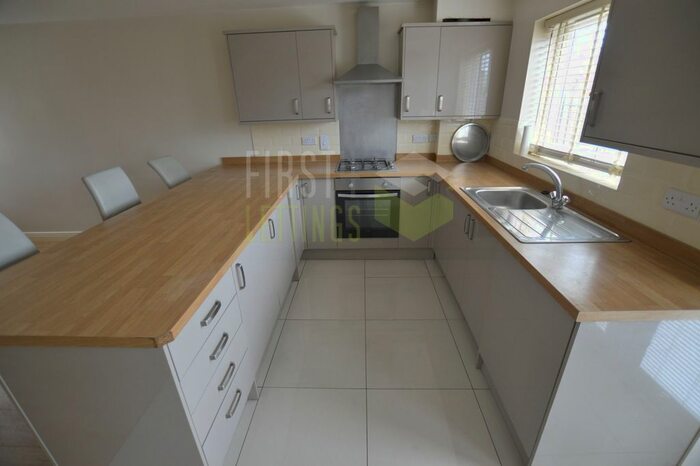 3 Bedroom Semi-Detached House To Rent In Telford Way, Thurnby Lodge, LE5