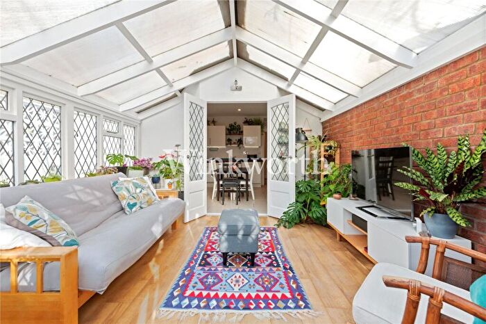 2 Bedroom Apartment For Sale In Ashmount Road, London, N15