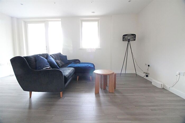 1 Bedroom Flat To Rent In Avenue Road, London, W3