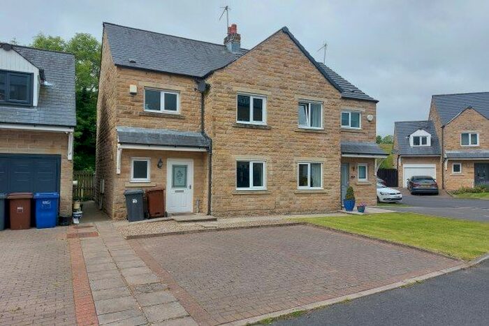 3 Bedroom Semi-Detached House To Rent In Wycoller View, Colne, BB8