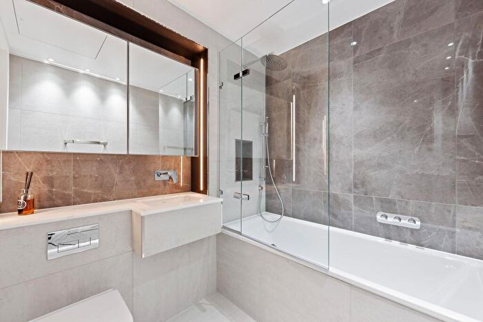 2 Bedroom Apartment For Sale In Carrara Tower, Bollinder Place, London, EC1V - Photo 11