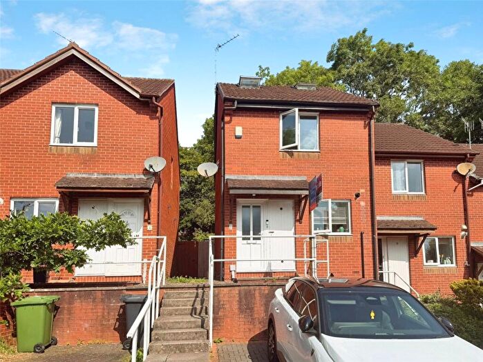 3 Bedroom End Of Terrace House For Sale In Poppy Close, Exeter, Devon, EX4