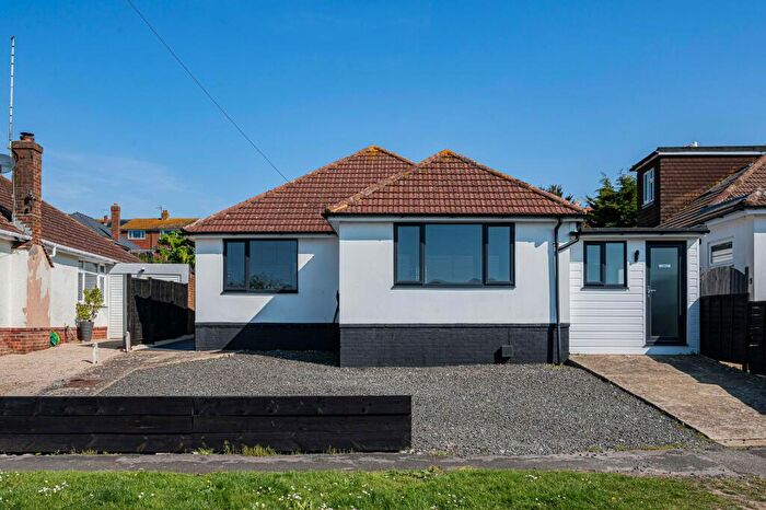 3 Bedroom Detached House For Sale In Brambletyne Avenue, Saltdean, BN2