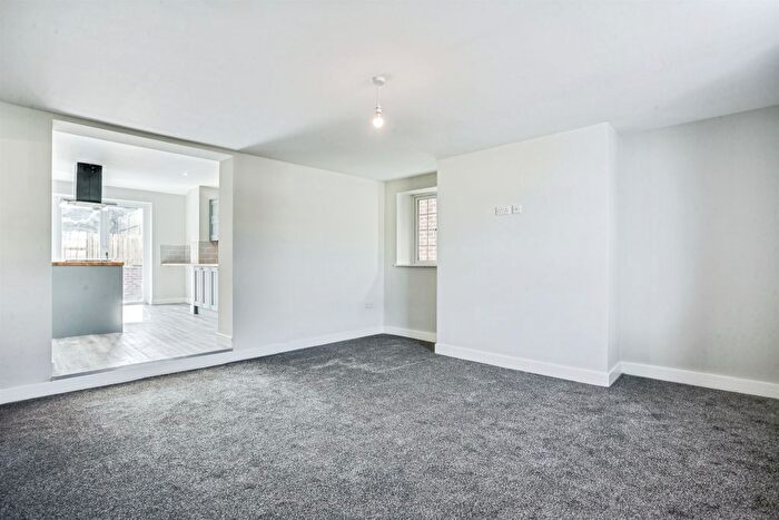 4 Bedroom Detached House For Sale In Wakefield Road, Normanton, WF6