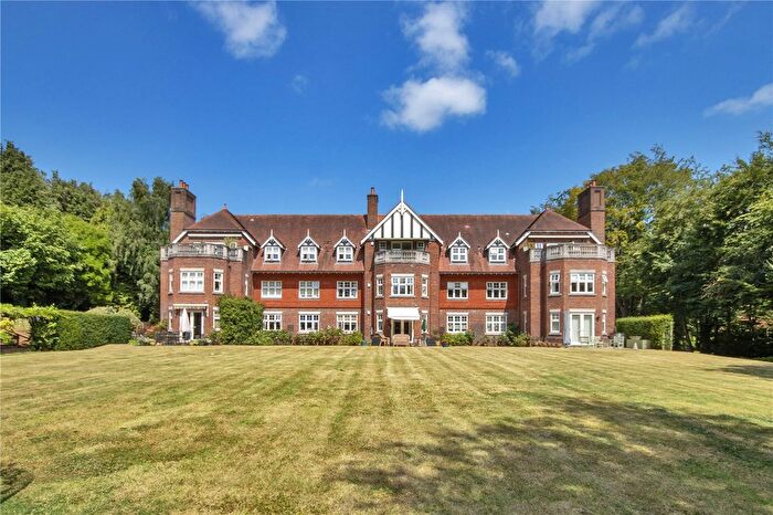 2 Bedroom Flat For Sale In Seal Hollow Road, Sevenoaks, Kent, TN13