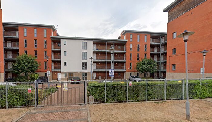 2 Bedroom Flat To Rent In Eastside Mews, London, E3