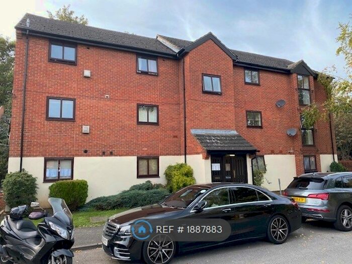 1 Bedroom Flat To Rent In Wheatley Close, Hendon, NW4