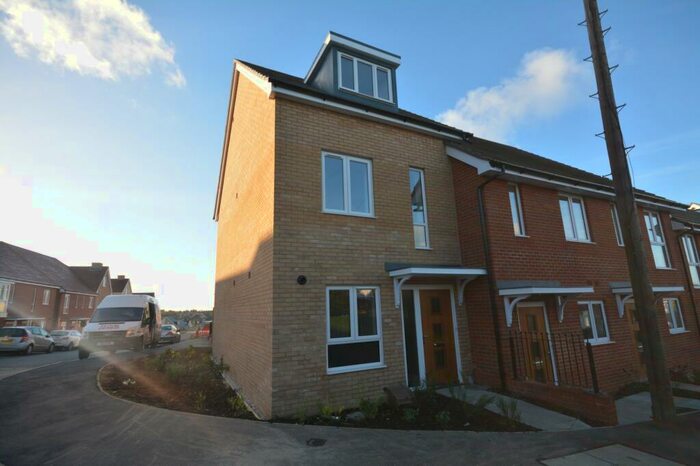 3 Bedroom Semi-Detached House To Rent In Old Road, East Cowes, PO32