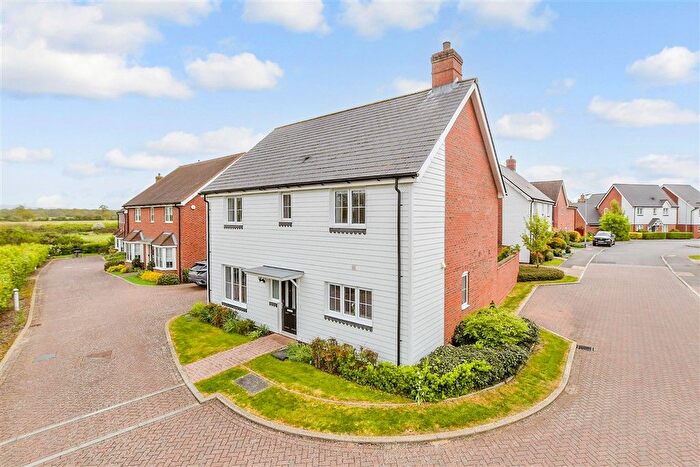 4 Bedroom Detached House For Sale In Hop Pocket Way, Headcorn, Kent, TN27