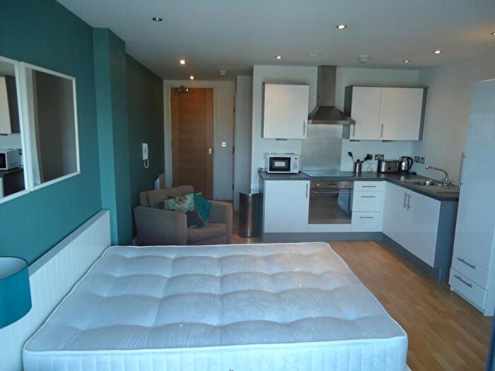 Studio To Rent In Orville Road, London, SW11