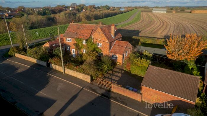 4 Bedroom Detached House For Sale In Carr Lane, East Stockwith, DN21