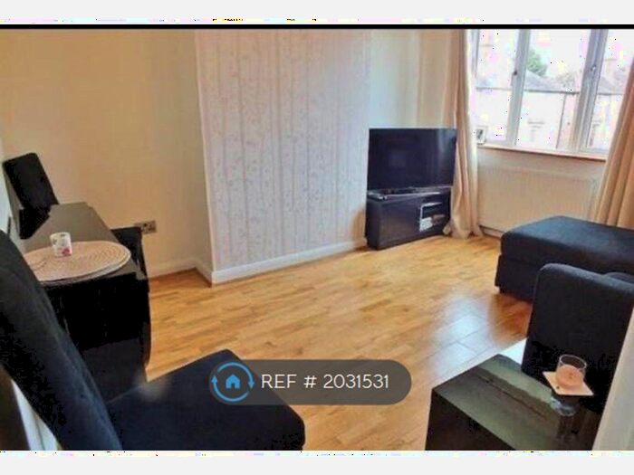 2 Bedroom Maisonette To Rent In Botwell Crescent, Hayes, UB3