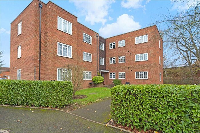 2 Bedroom Apartment To Rent In Colne Drive, Walton-on-Thames, KT12