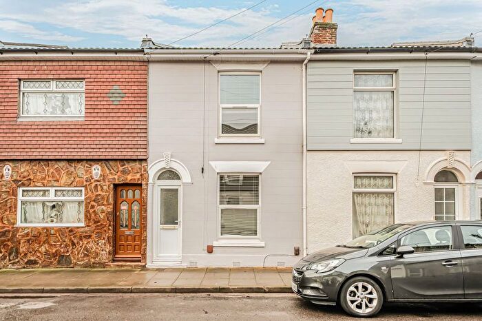 3 Bedroom Terraced House For Sale In Binsteed Road Portsmouth, PO2