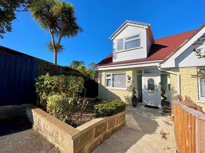 4 Bedroom Semi-detached House For Sale In Strathwell Crescent, Whitwell, PO38