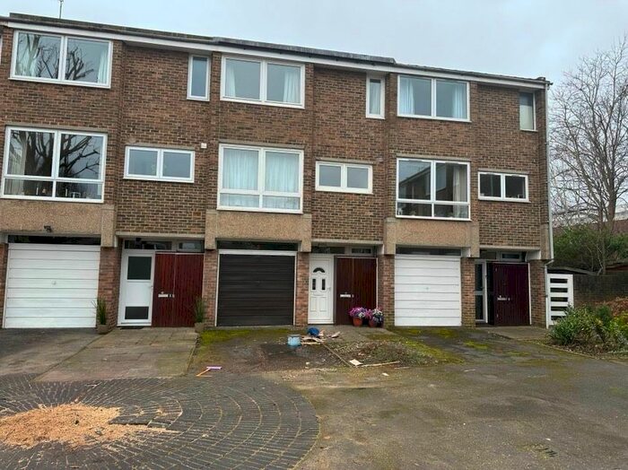 4 Bedroom Terraced House To Rent In Deena Close, Queens Drive, London, W3