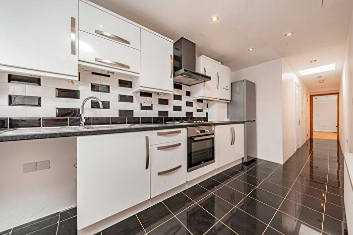 1 Bedroom Flat To Rent In Silverdale Gardens, Hayes, UB3