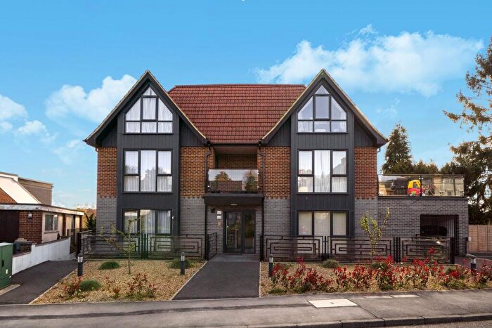 2 Bedroom Apartment For Sale In Lynne Close, Flat, South Croydon, CR2