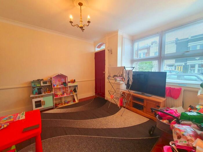 2 Bedroom Terraced House To Rent In Eleanor Road, Bounds Green, N11