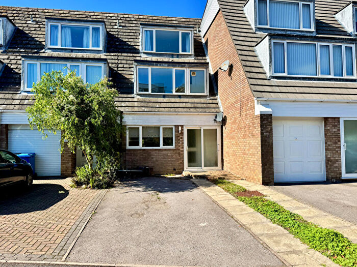 5 Bedroom Town House To Rent In Perry Gardens, Poole, BH15