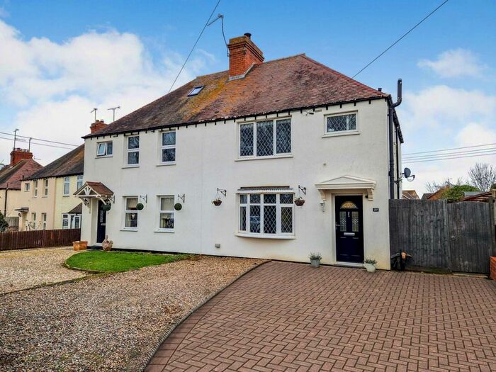 3 Bedroom Semi-Detached House For Sale In Pitchers Hill, Wickhamford, Evesham, Worcestershire, WR11