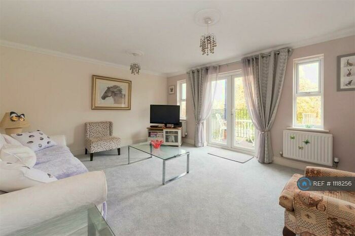 2 Bedroom Flat To Rent In Tower View, Canterbury, CT4