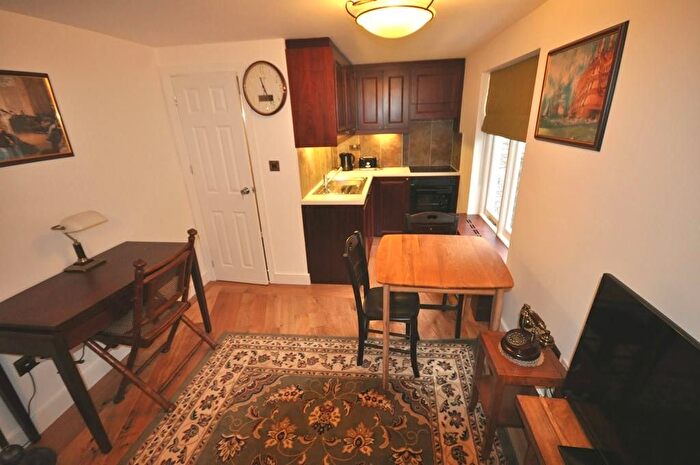 Studio To Rent In Cartwright Gardens, London, WC1H