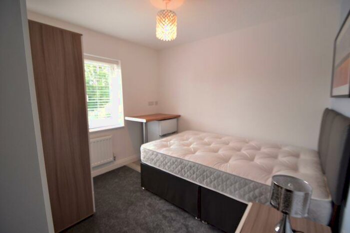 House Of Multiple Occupation To Rent In Gainsborough Road, Corby, NN18