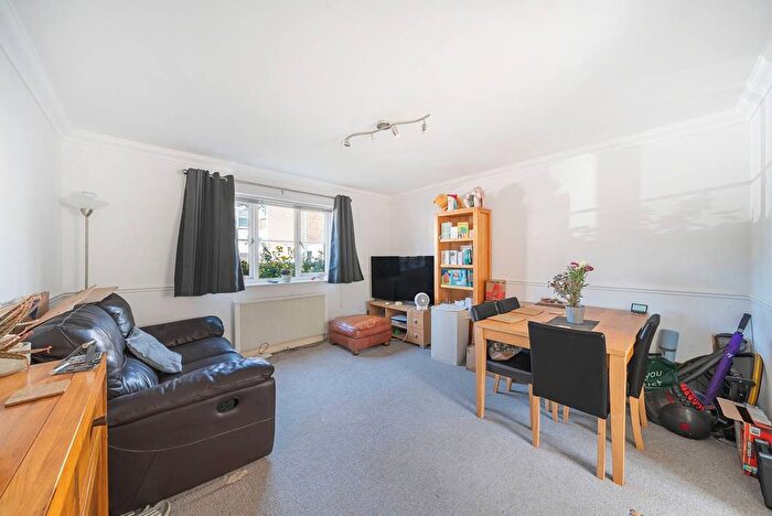 1 Bedroom Flat To Rent In Whippendell Road, Watford, WD18