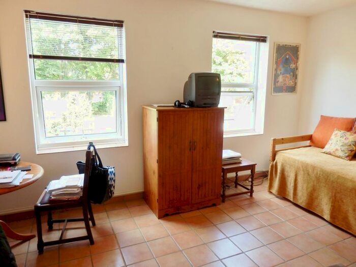 1 Bedroom Flat To Rent In Priory Road, High Wycombe, HP13