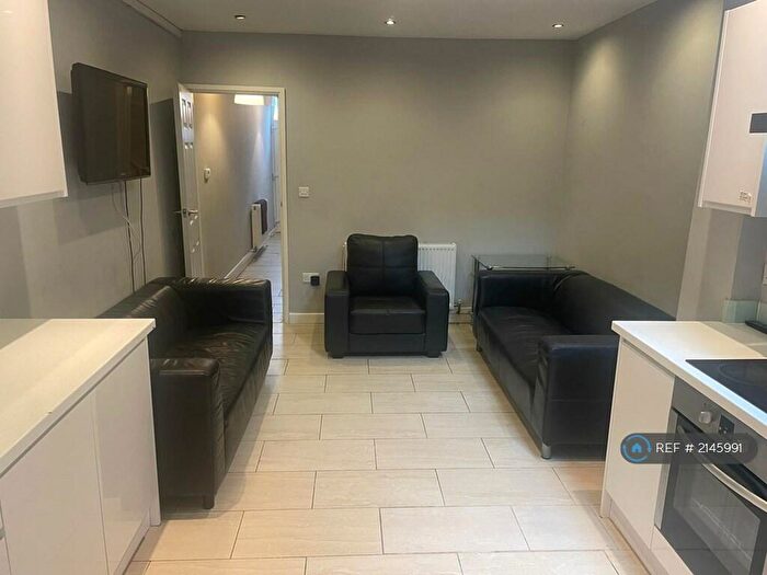 6 Bedroom Terraced House To Rent In Tiverton Road, Birmingham, B29