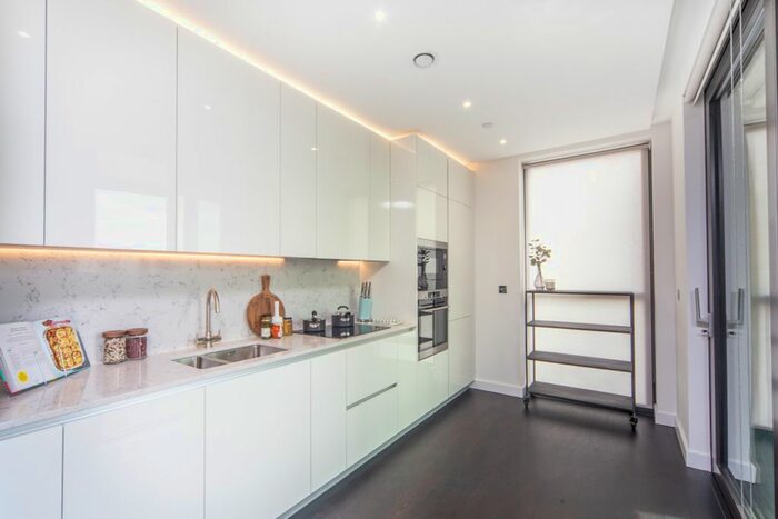 2 Bedroom Flat To Rent In Ponton Road, London, SW11