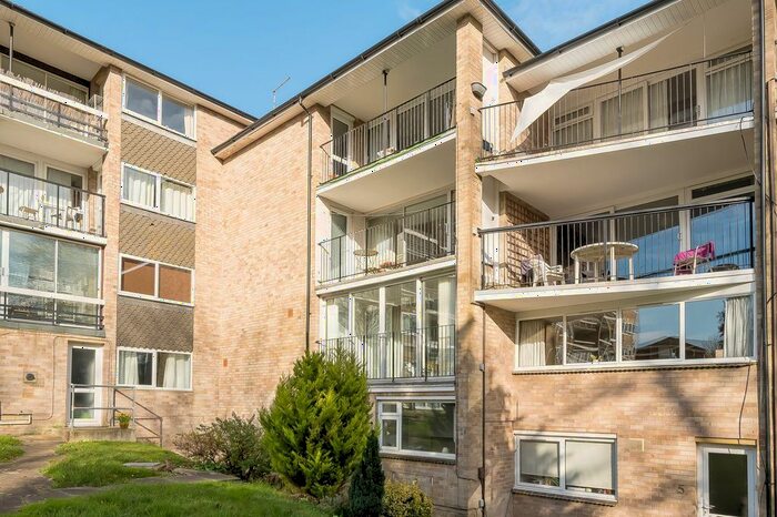 Studio For Sale In Northlands Drive, Twyford Court Northlands Drive, SO23