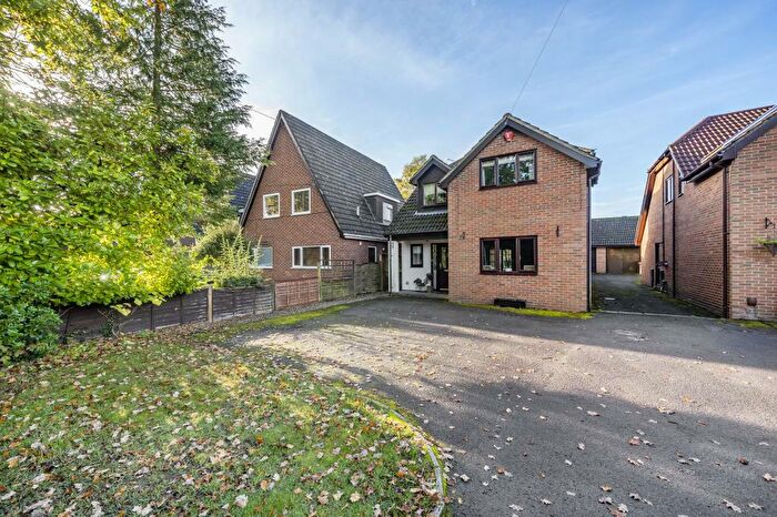 4 Bedroom Detached House To Rent In Barkham Ride, Wokingham, RG40