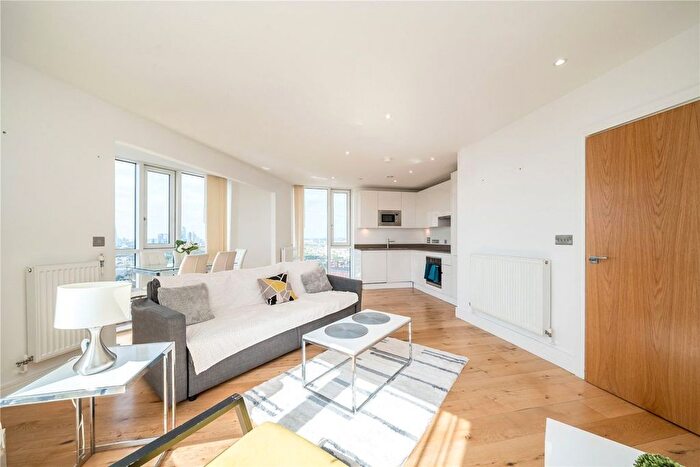3 Bedroom Flat For Sale In High Street, London, E15