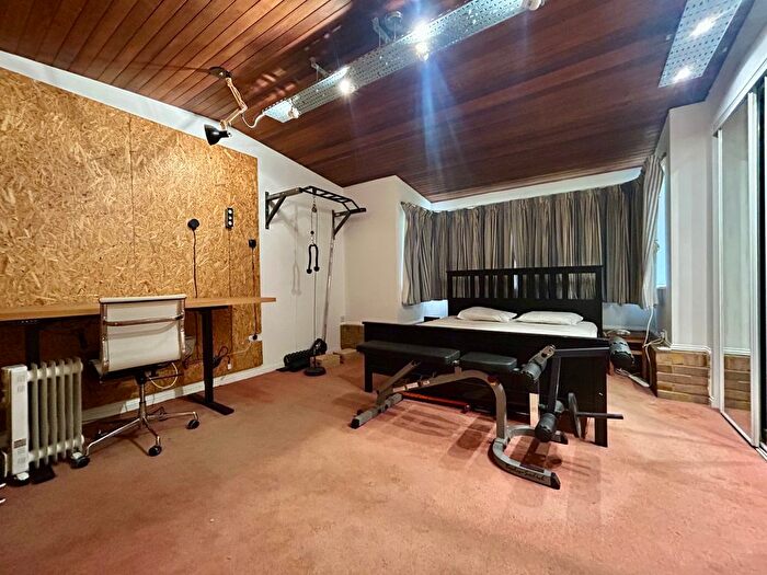 1 Bedroom Flat For Sale In Bassett Crescent West, Southampton, SO16