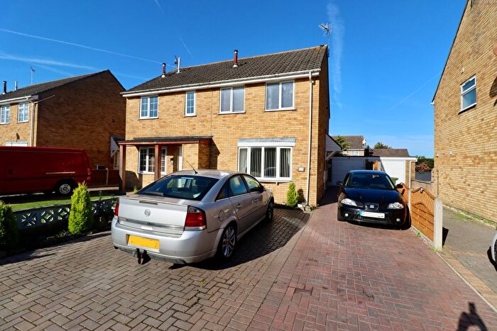 3 Bedroom Semi-detached House For Sale In Dunmore Close, Lincoln, LN5