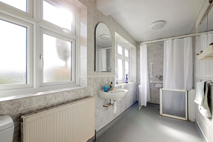 House For Sale In Broadlands Close, Enfield, EN3