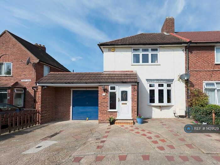 3 Bedroom End Of Terrace House To Rent In Boxoll Road, Dagenham, RM9