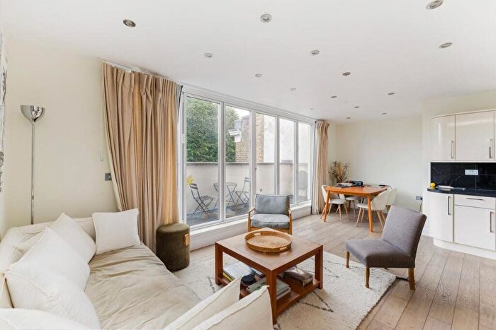 3 Bedroom Flat To Rent In Maxwell Road, Fulham, London, SW6