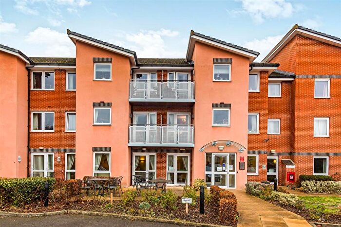 1 Bedroom Apartment For Sale In Benedict Court, Western Avenue, Newbury, Berkshire, RG14