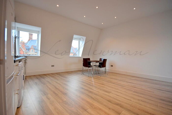 2 Bedroom Flat To Rent In Market Place, Wokingham, RG40