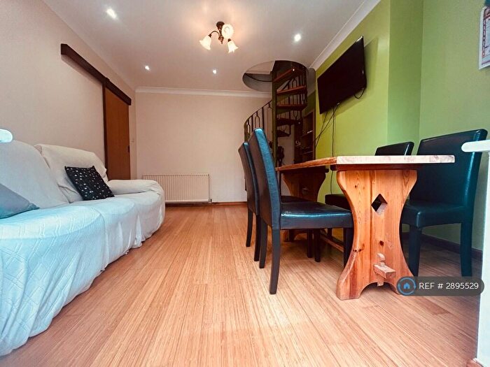 4 Bedroom Semi Detached House To Rent In Ashcroft Road, Luton, LU2