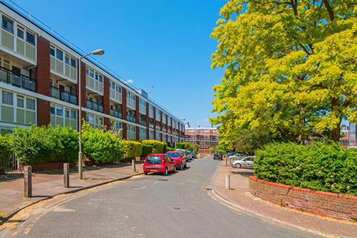 3 Bedroom Flat To Rent In Maskelyne Close, Battersea Park, SW11