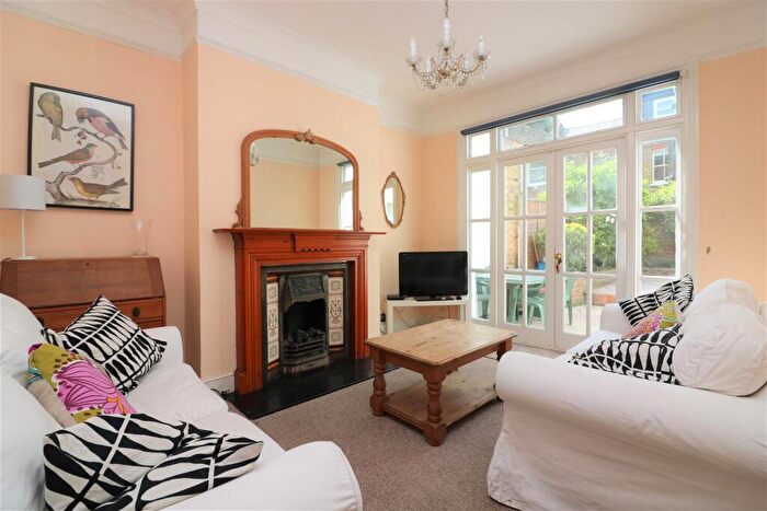 4 Bedroom Apartment To Rent In Ridgdale Street Bow, London, E3